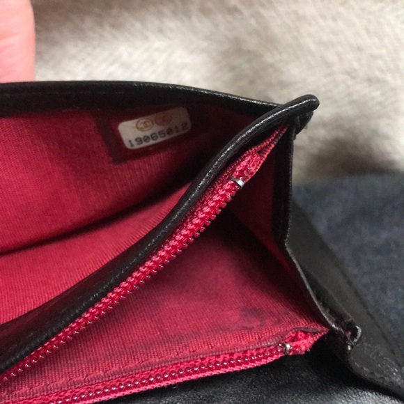 CHANEL Black Calfskin Wallet Quilted Stitching - Picture 15 of 16